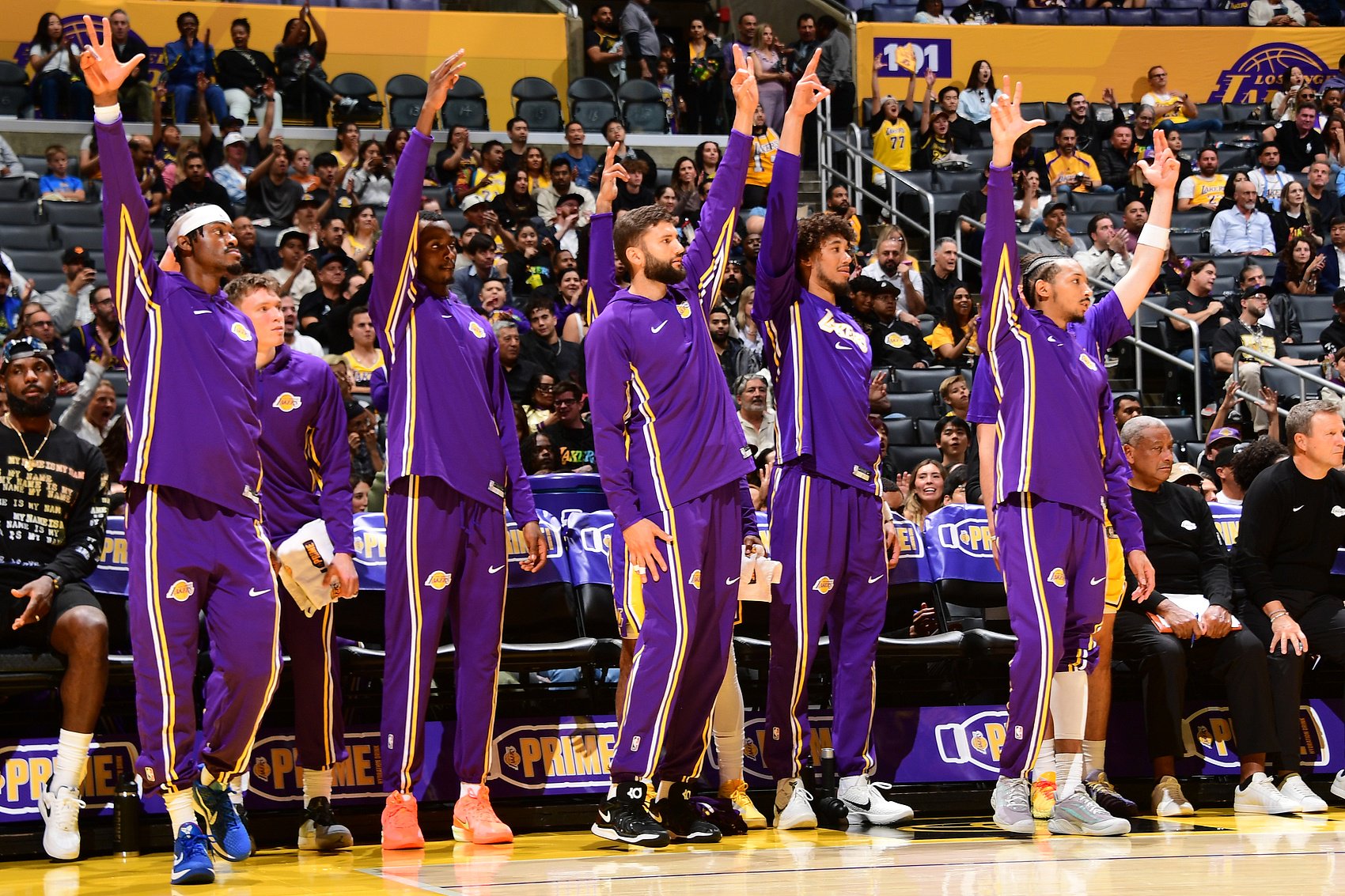 雷迪克：球员们都在担心自己的未来和出手次数 这不是任何人的错