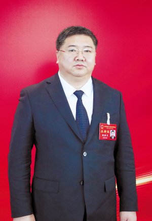 "市人大代表,呼兰区委书记曹德友表示,报告不仅系统总结了过去一年的