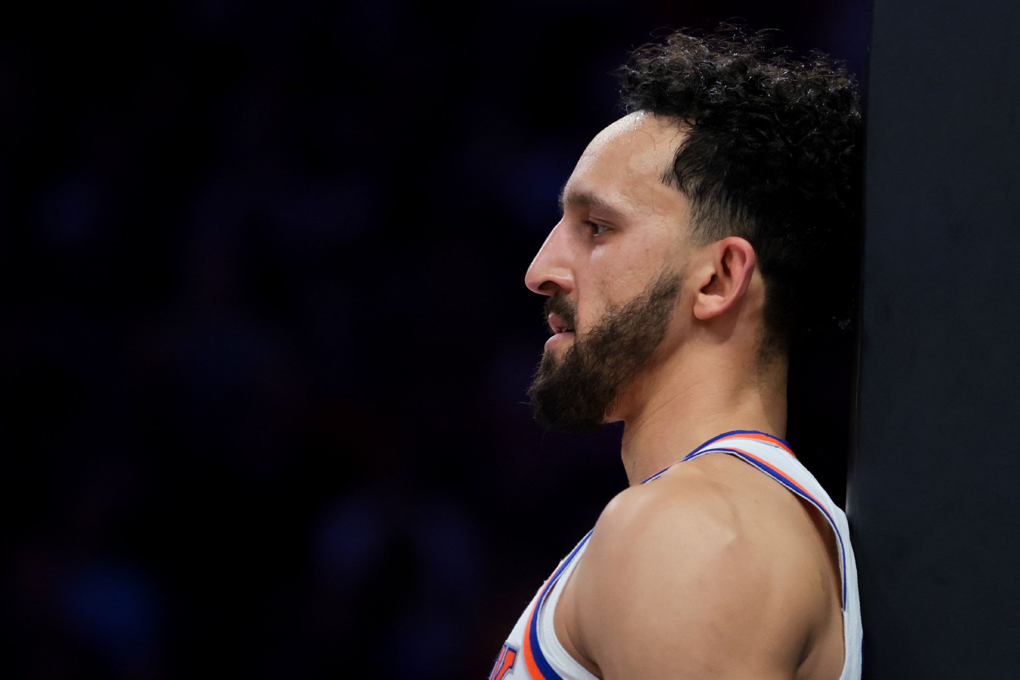 沙梅特：球队每个人都有机会站出来 我们要想方设法拿下比赛