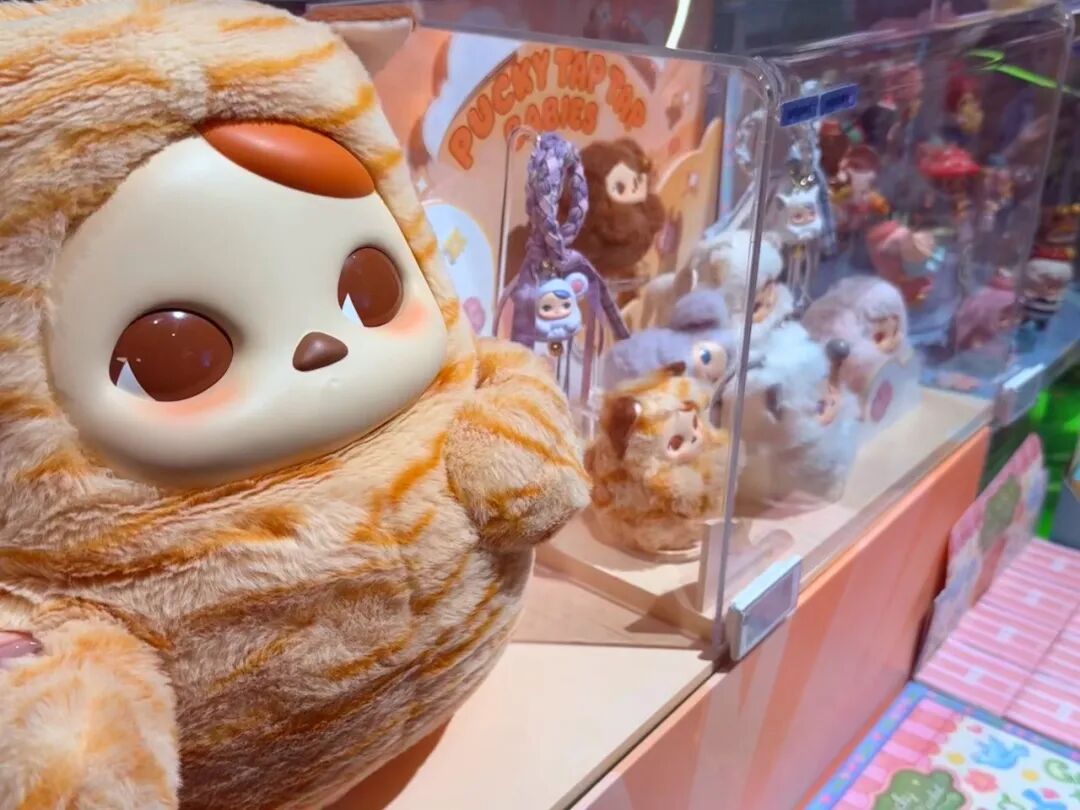 泡泡玛特西单门店“电子木鱼”样品，商品已售罄 本报记者 王雪青 摄