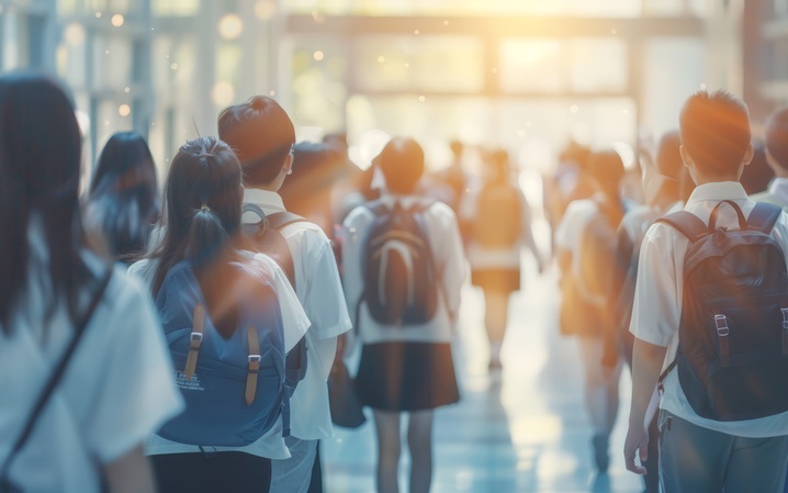 ▲资料图：“加密对话”正在未成年人的社交圈里构建起一个个隐秘而危险的角落，需引起重视。图/IC photo