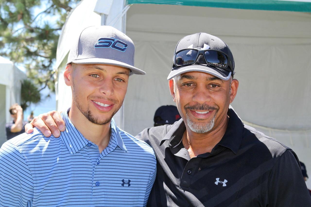 靠儿子了！戴尔·库里打趣：希望我们总得分能超詹姆斯父子