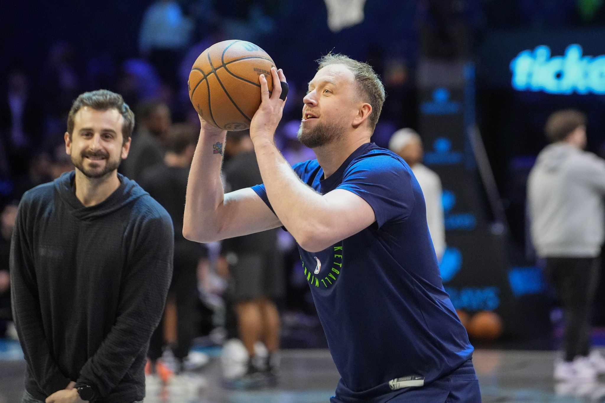 勇记：森林狼老将英格尔斯昨日曾致电科尔 建议将比赛延期