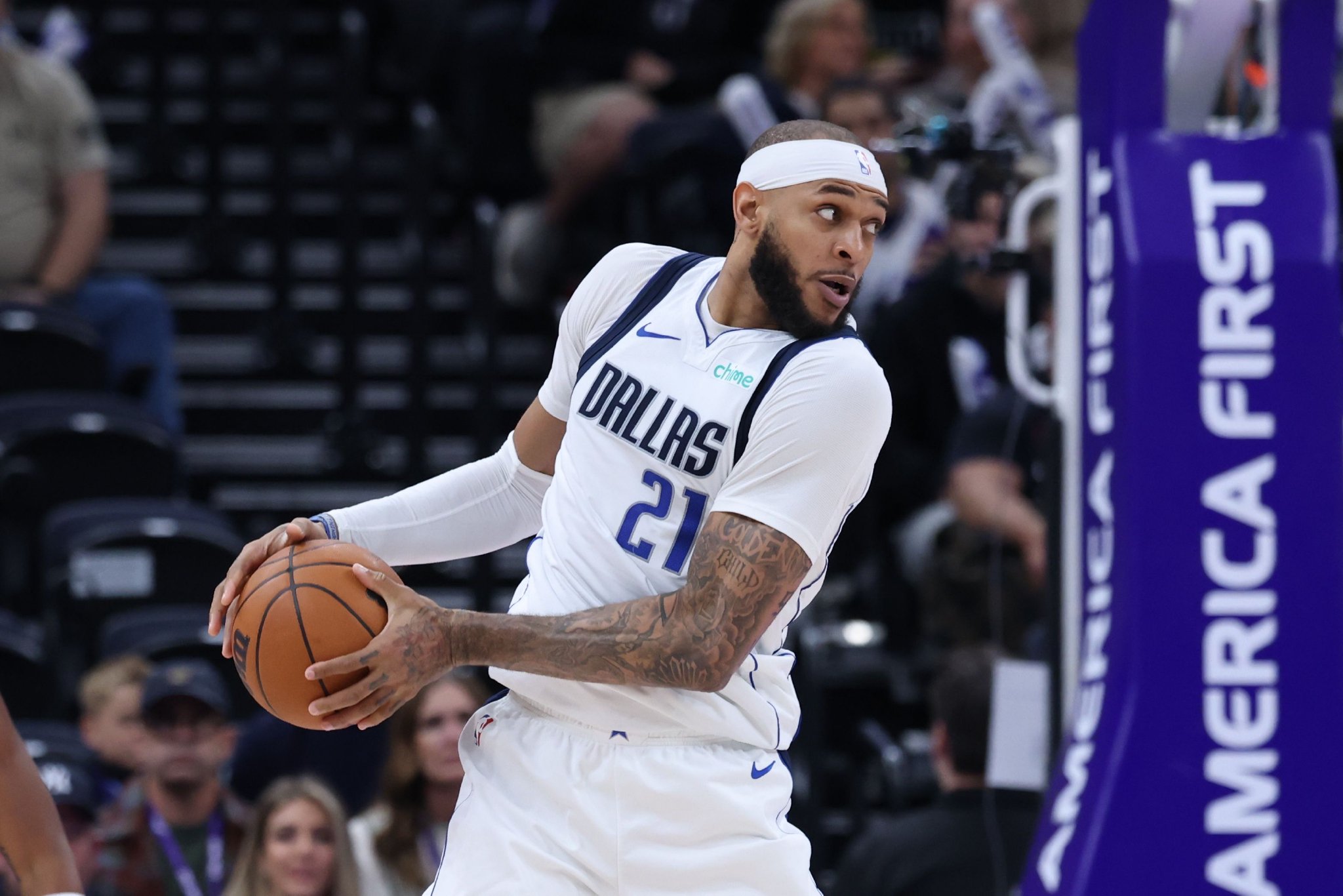 美记：加福德吸引了勇士绿军等队兴趣 是队内最可能被交易的球员