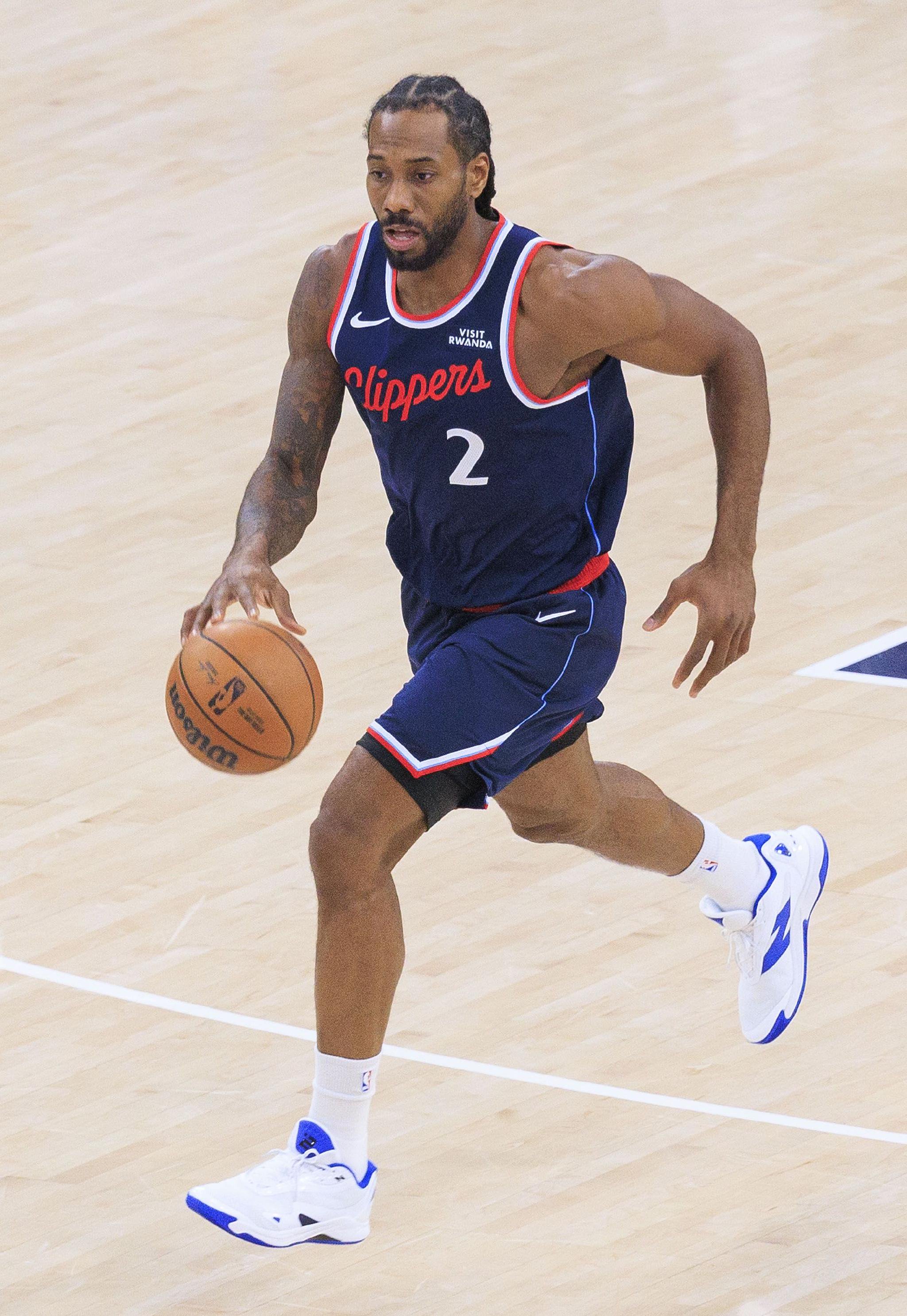 下半场我还用上不？伦纳德上半场11中7砍21分2板2助 罚球5中5