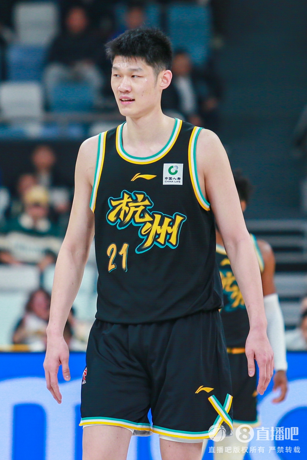 胡金秋只获得4次出手机会 整场比赛一直跟着折返跑 根本接不到球