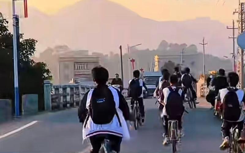 ▲从2025年秋季学期起，嵊泗县彻底取消普通高中录取分数线限制，引发关注。图/第一财经视频号