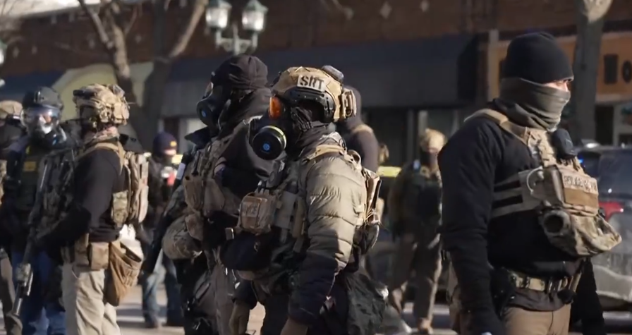 美国明尼苏达州枪击案引调查权冲突 法官下令保护证据