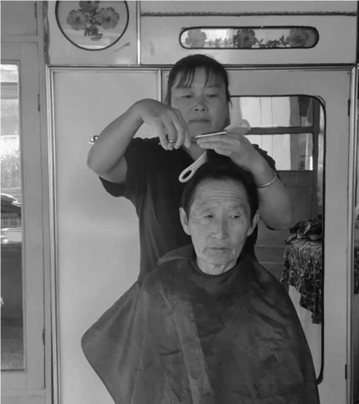 白志红携公婆出嫁 一人撑起“四姓之家”