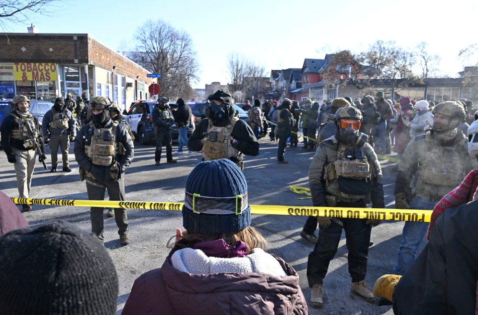 特朗普称政府正“全面审查”移民执法人员枪杀美公民事件