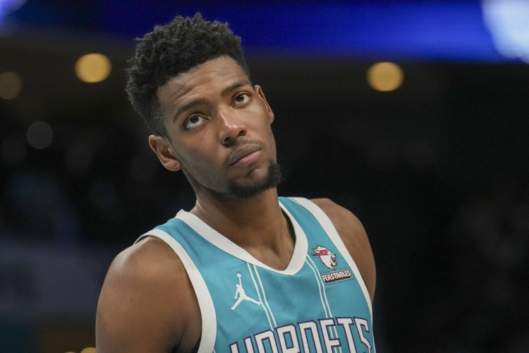 炸裂输出！第三节布兰登·米勒7中6独得19分 率队单节净胜25分