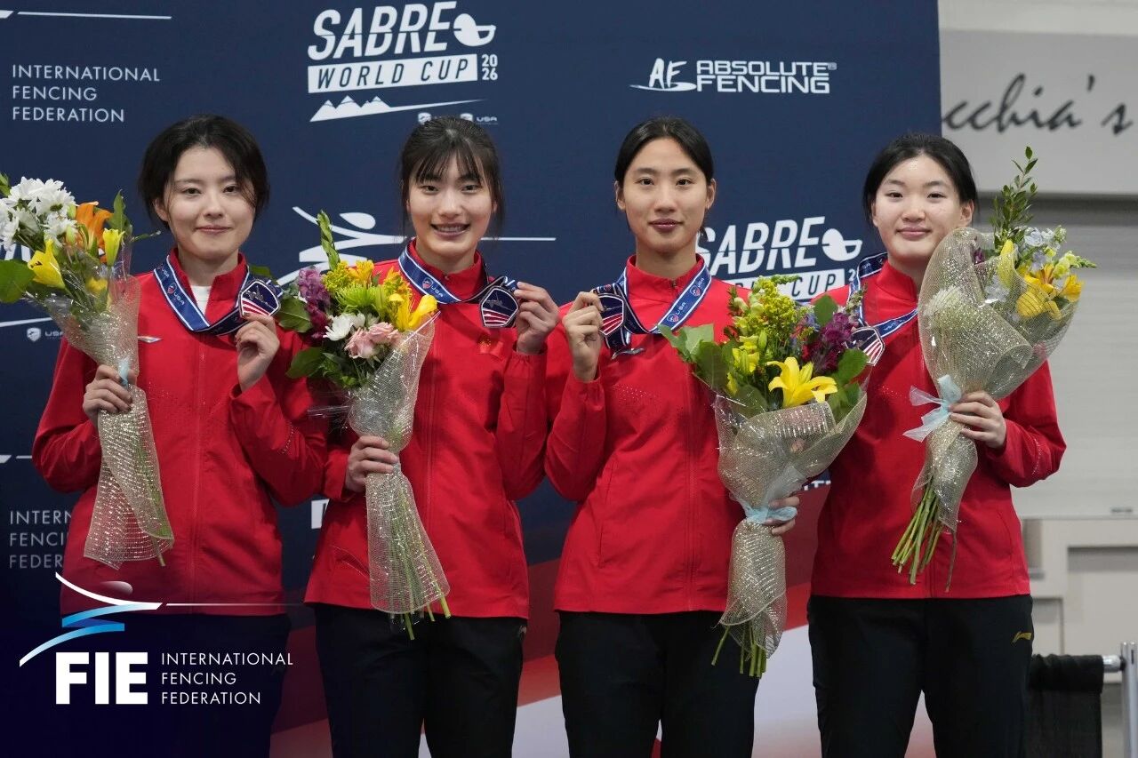 盐湖城佩剑世界杯 中国女队团体摘铜