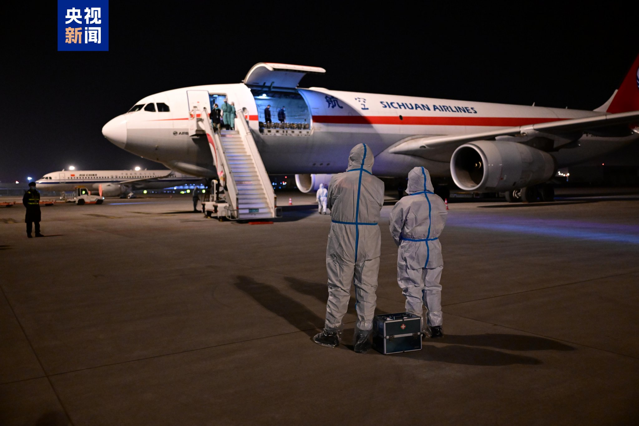 旅日大熊猫“晓晓”“蕾蕾”入住中国大熊猫保护研究中心雅安基地