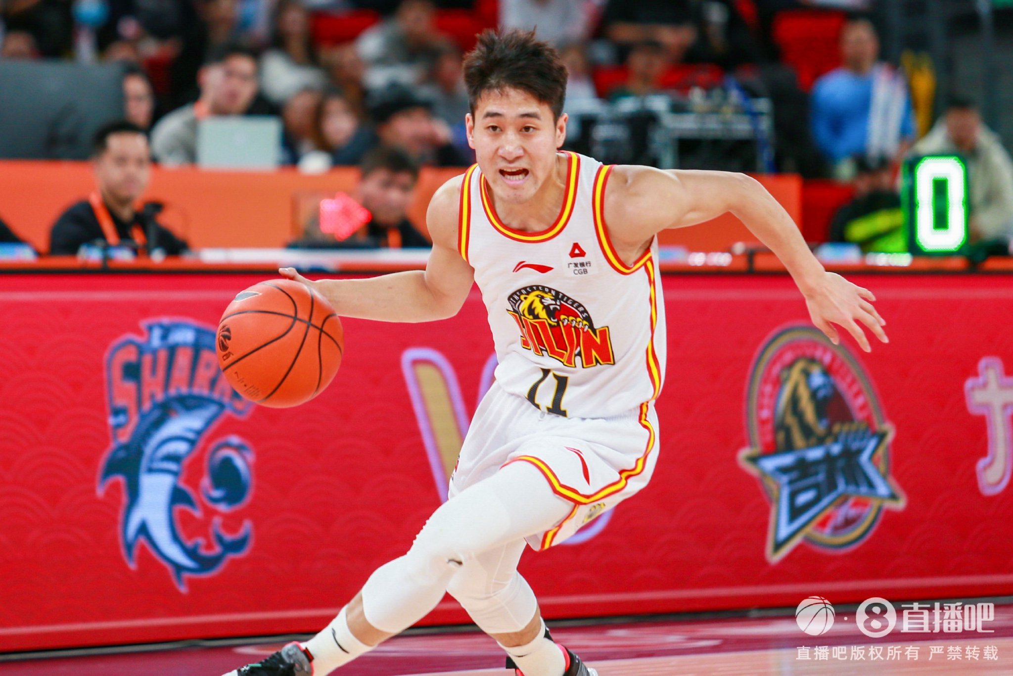 毫无手感！姜伟泽半场5中0未得分 仅拿2板1助2断