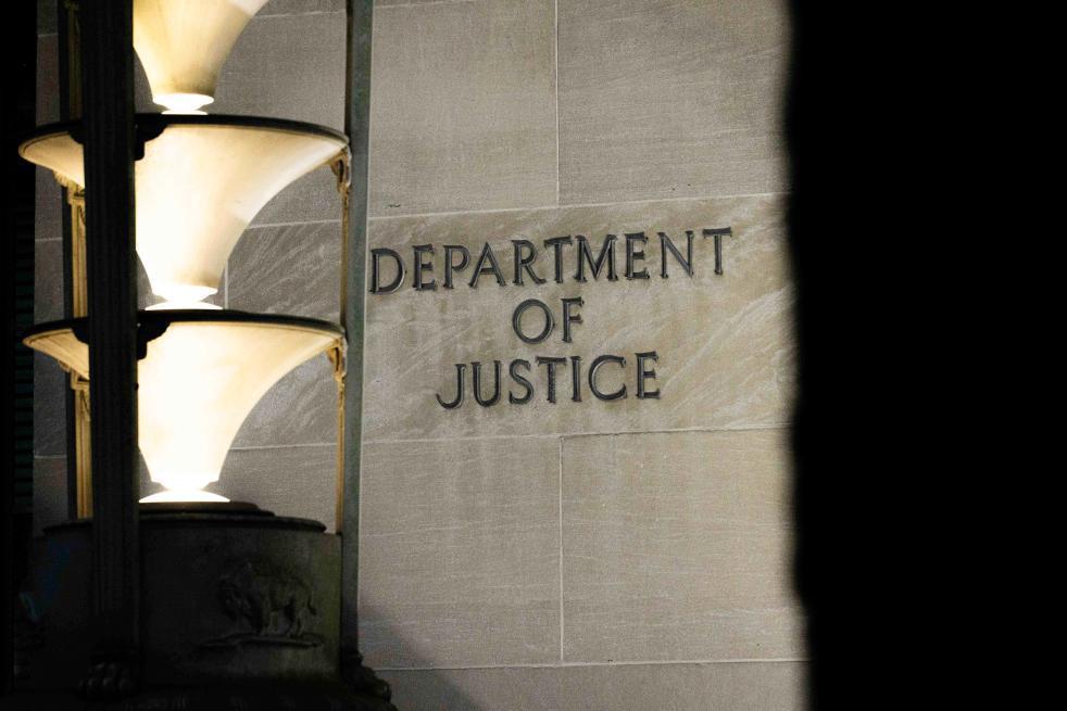 美司法部：爱泼斯坦案全部文件审查将于“近期”完成