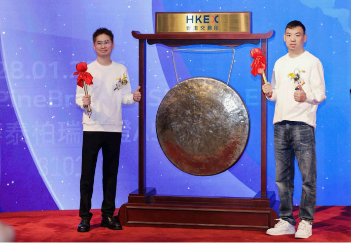 鸣鸣很忙今日港交所挂牌上市，以“质价比”服务亿万家庭