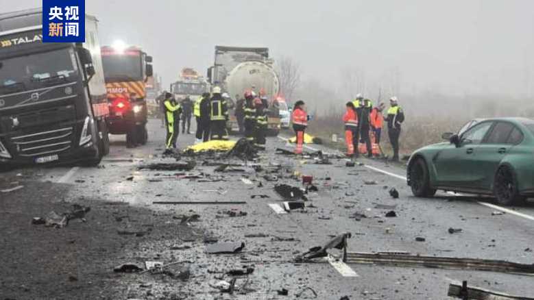 罗马尼亚西部发生交通事故 致7死3伤