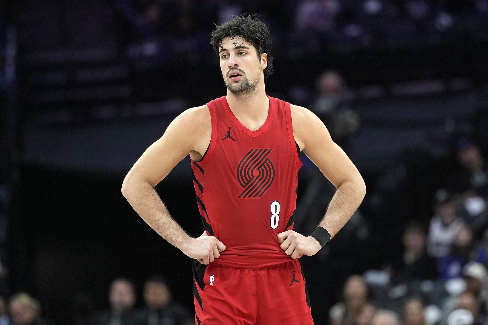 用力过猛！阿夫迪亚半场5中3拿到10分7板1助1帽 罚球6中2&5次失误