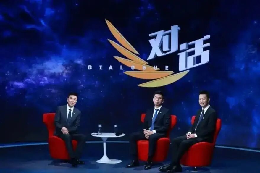 徐立（中）与曹旭东（右）参加央视《对话》节目，来源：央视