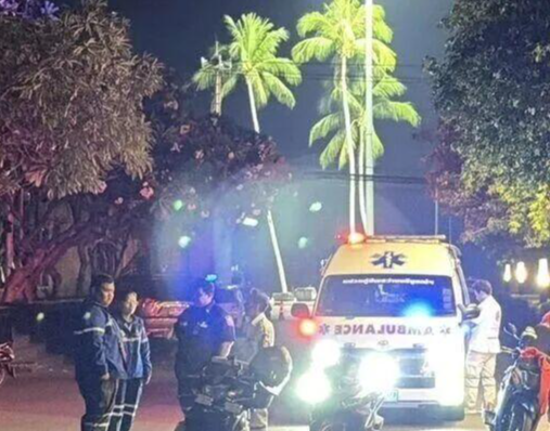 中国男子泰国酒店门前被撞身亡：坐在路边系鞋带，友人倒车没看到他