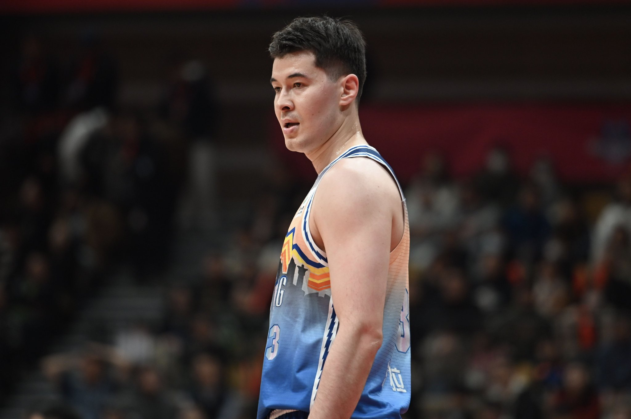 贡献不多！阿不都沙拉木替补6中2仅拿到6分1助攻 罚球4中1