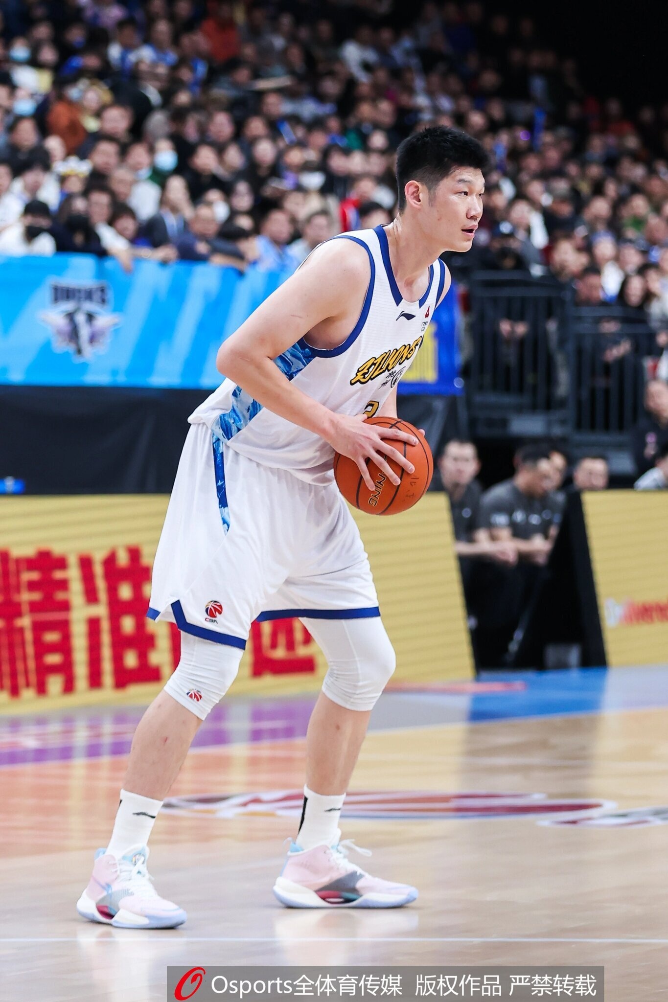 戏份不多！胡金秋全场出战28分钟 出手9次拿到9分7板2帽