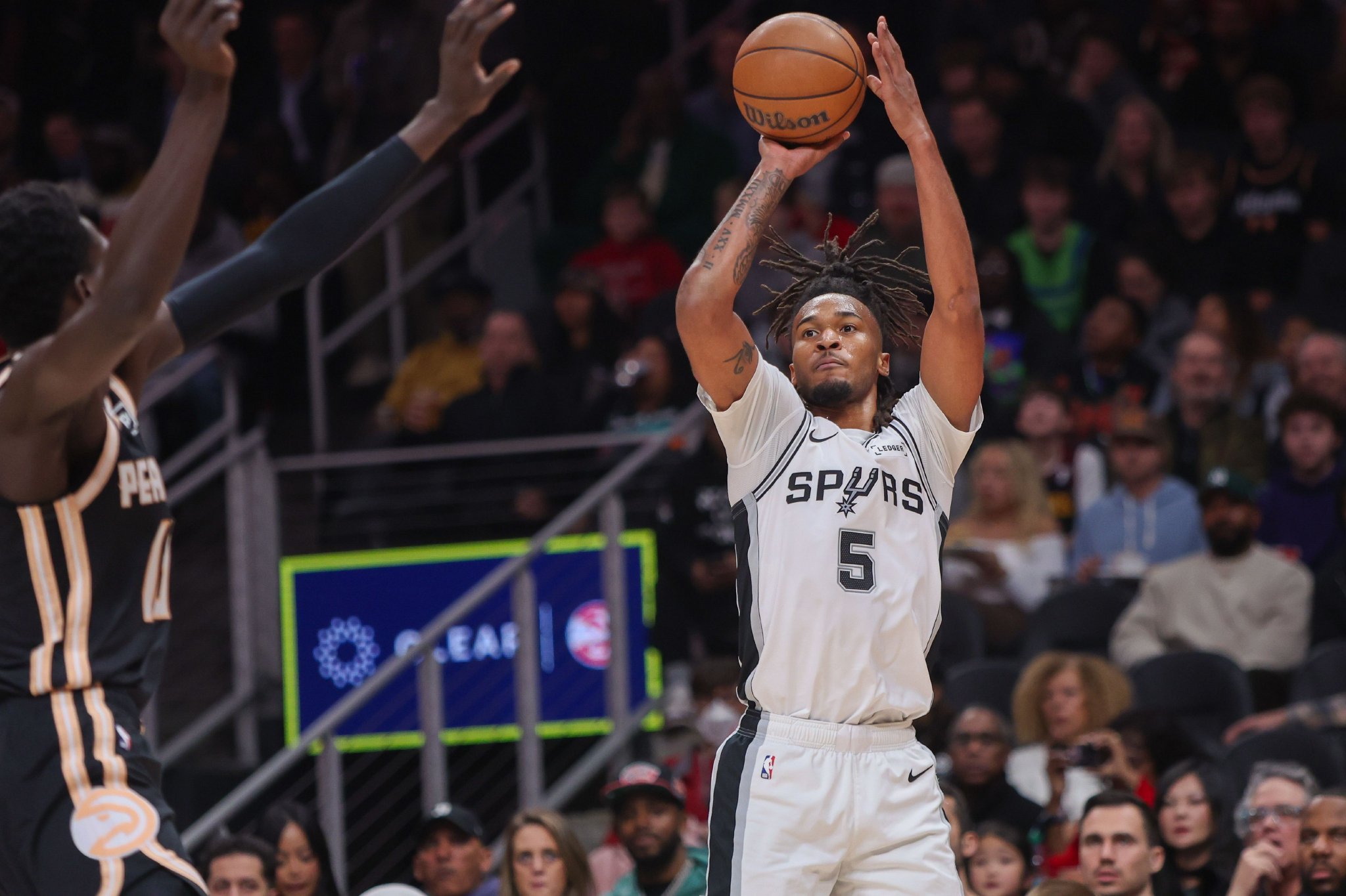 攻守兼备！卡斯尔12中7拿到16分5板6助2断 三分2中1