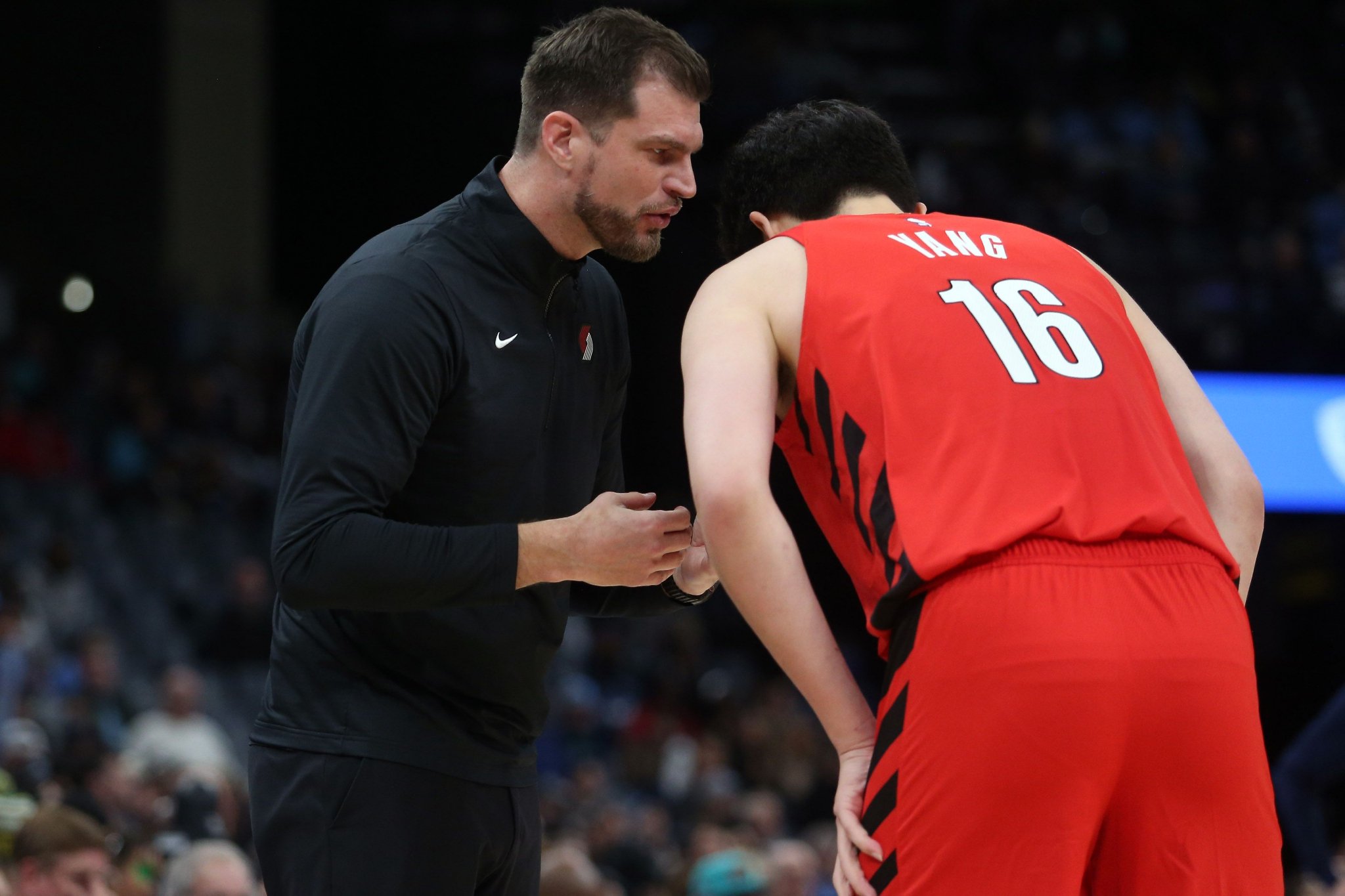 杨鸣：杨瀚森之前一犯错就被换下 信心容易受挫 好在他心比较大