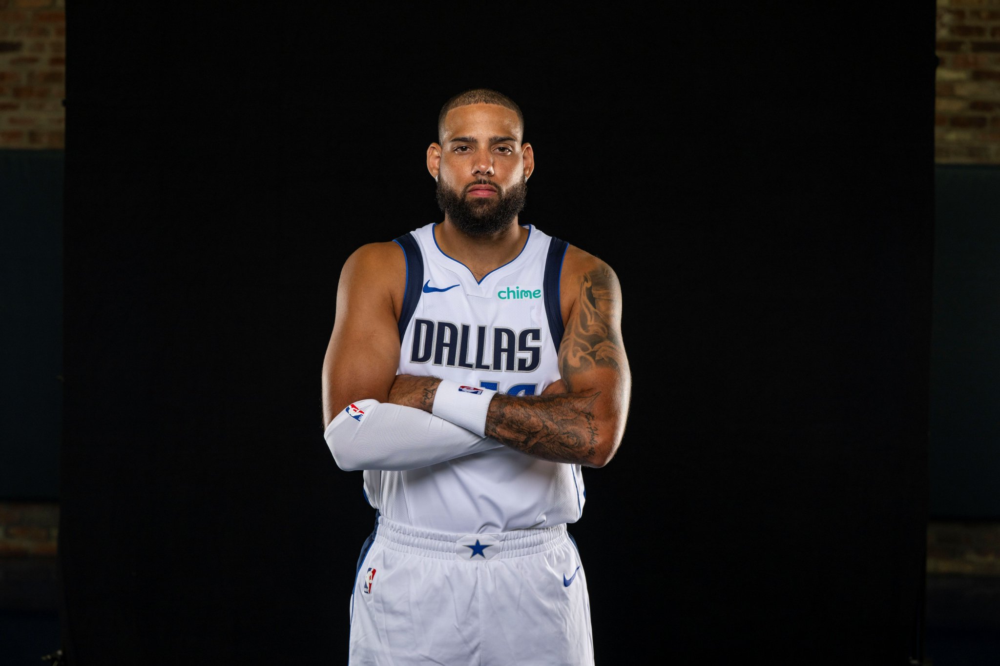 马绍尔：凯莱布·马丁的防守是他的拿手本事 每场都防对手核心