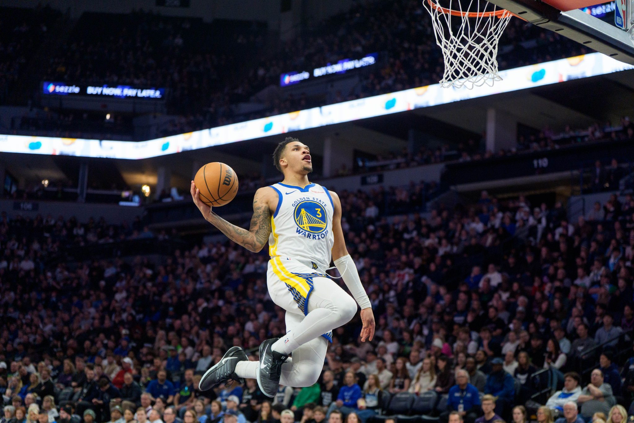 【菜鸟】理查德13分5板3助3断 贝利19分7板4助2断1帽 哈珀11中8