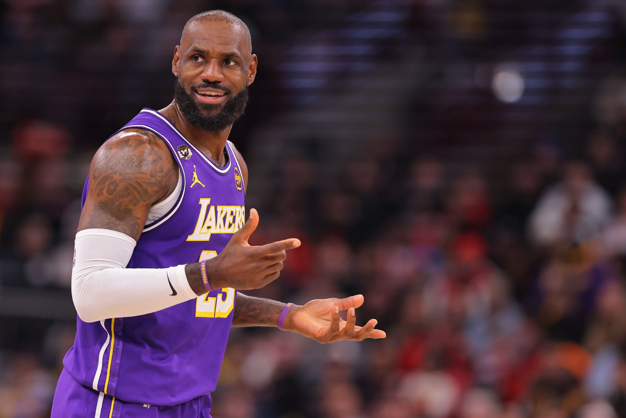 船记：詹姆斯8连总决→7年仅打10个系列赛 提前出局可能延长生涯