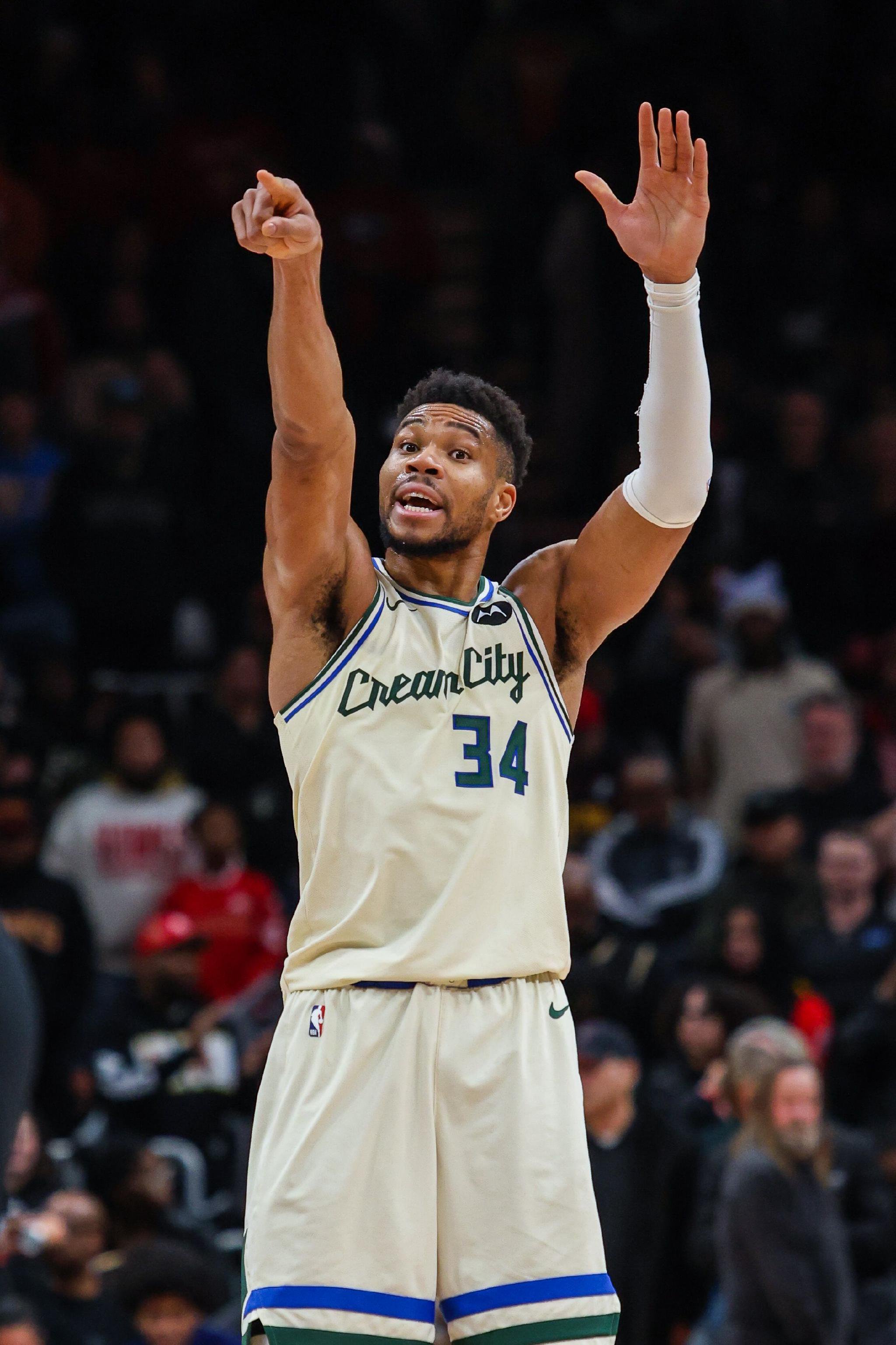 名记：雄鹿应该效仿19年雷霆 本赛季摆烂然后想办法快速重建！