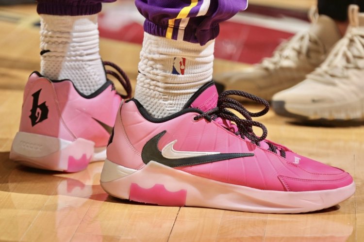 个人Logo亮相！布朗尼上脚老詹支线球鞋LeBron Witness 9 PE！