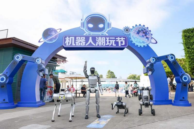 台上是“剧本”，台下是资本：解码机器人春晚竞演