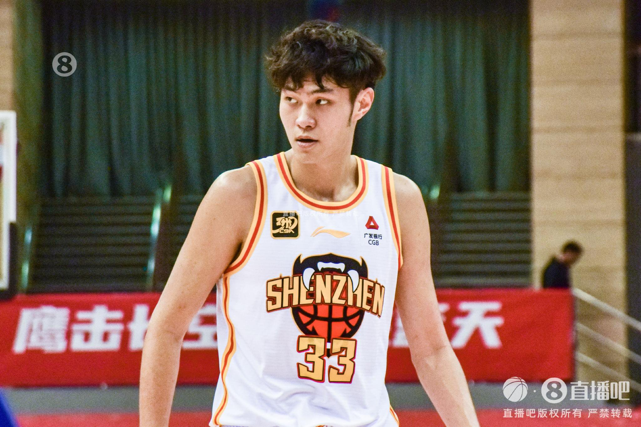 难阻失利！王浩然12中7贡献16分10板 其中6前场板