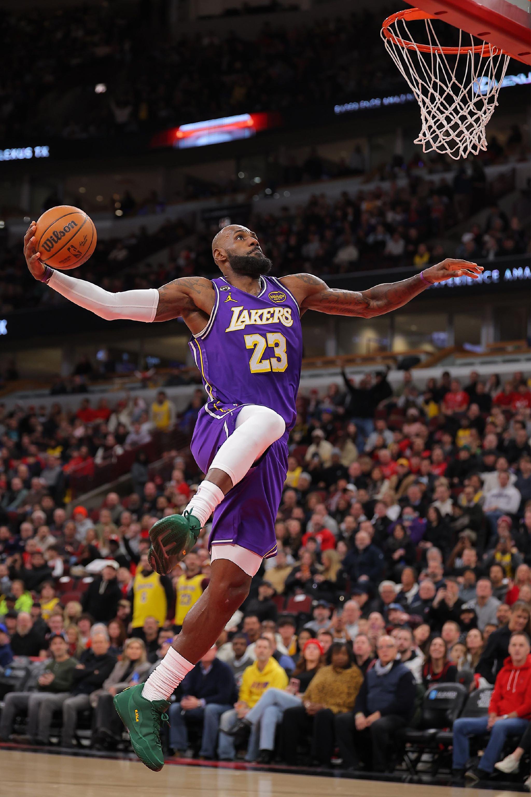 骑记：詹姆斯十年前说过不会赖着不走 我认为他回骑士退役才合适