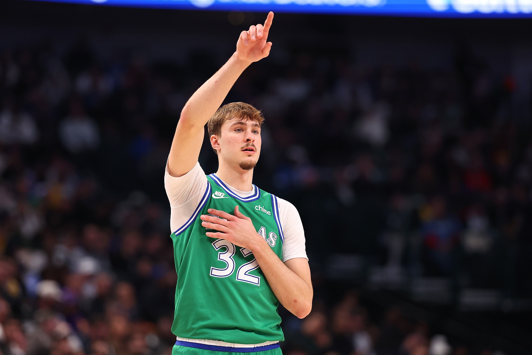 弗拉格自19岁以来场均20.6分6.7板5.1助 三项命中率49/38/75%