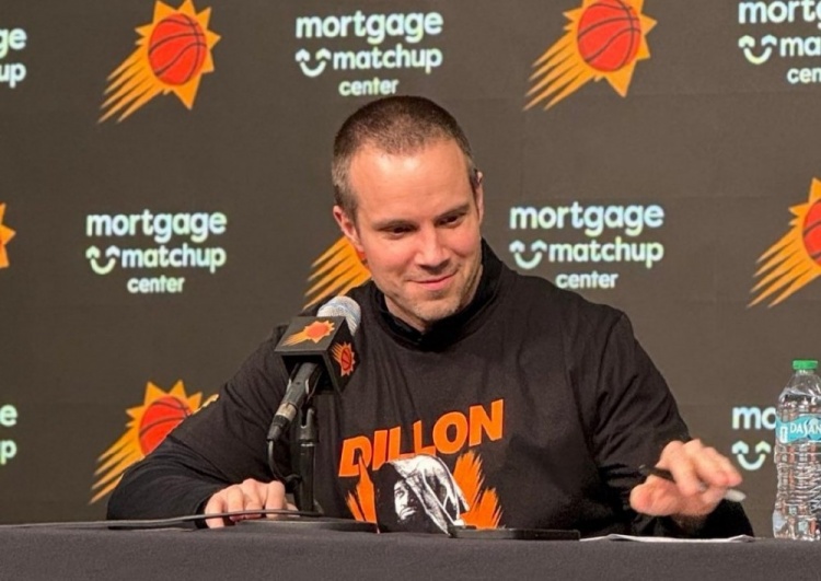 奥特：狄龙要是每场都像这样打 我们每场都把他的定制T恤发出去