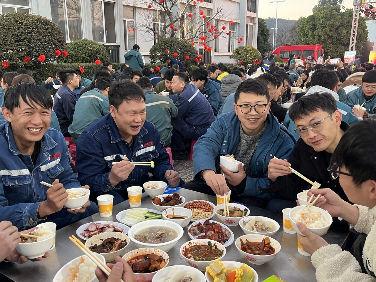 云南禄丰：2000余名产业工人共享年味_新浪财经_新浪网