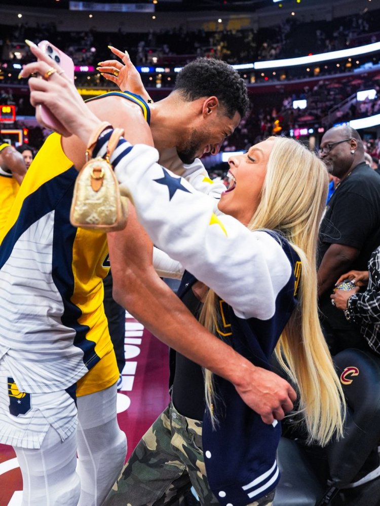 哈利伯顿晒照为未婚妻庆生：愿此后一生每一个生日 都能并肩庆祝