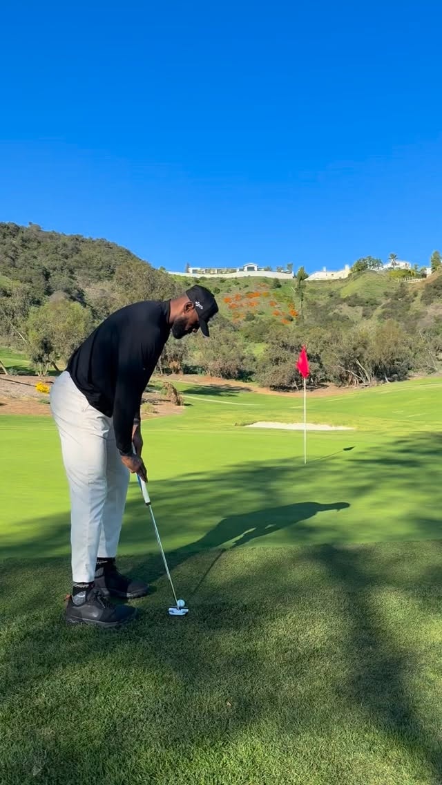 詹姆斯：我热爱挑战 在高尔夫球场上我不会被打扰 这是很酷的运动