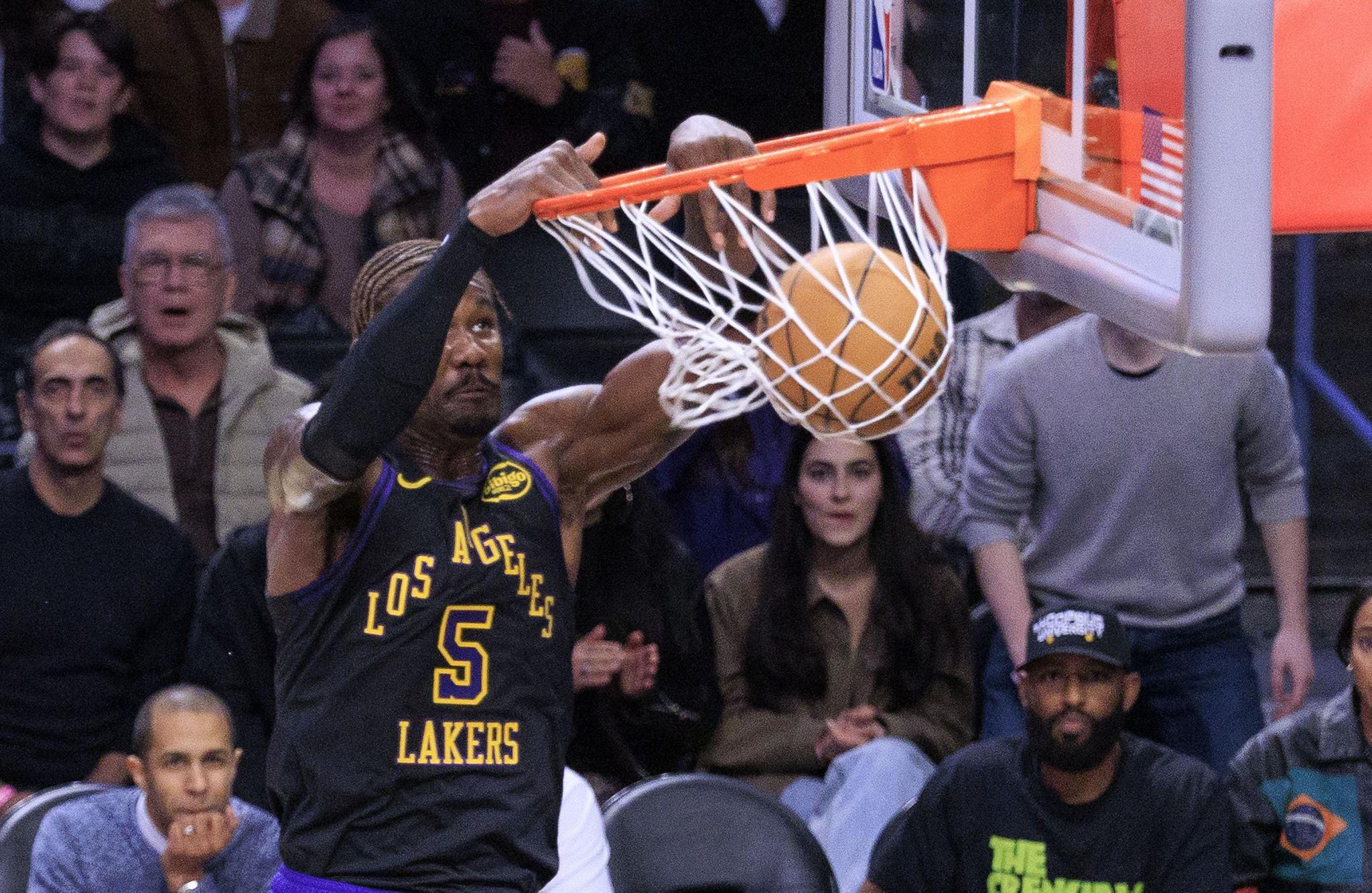 叫我统治者！艾顿14中12狂炫28分13板3帽 正负值+30全队最高