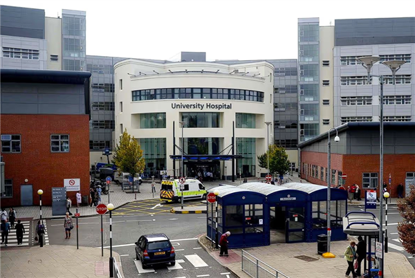 英国一脑瘤患者本应服药6个月 却被错误治疗8年！致双目失明