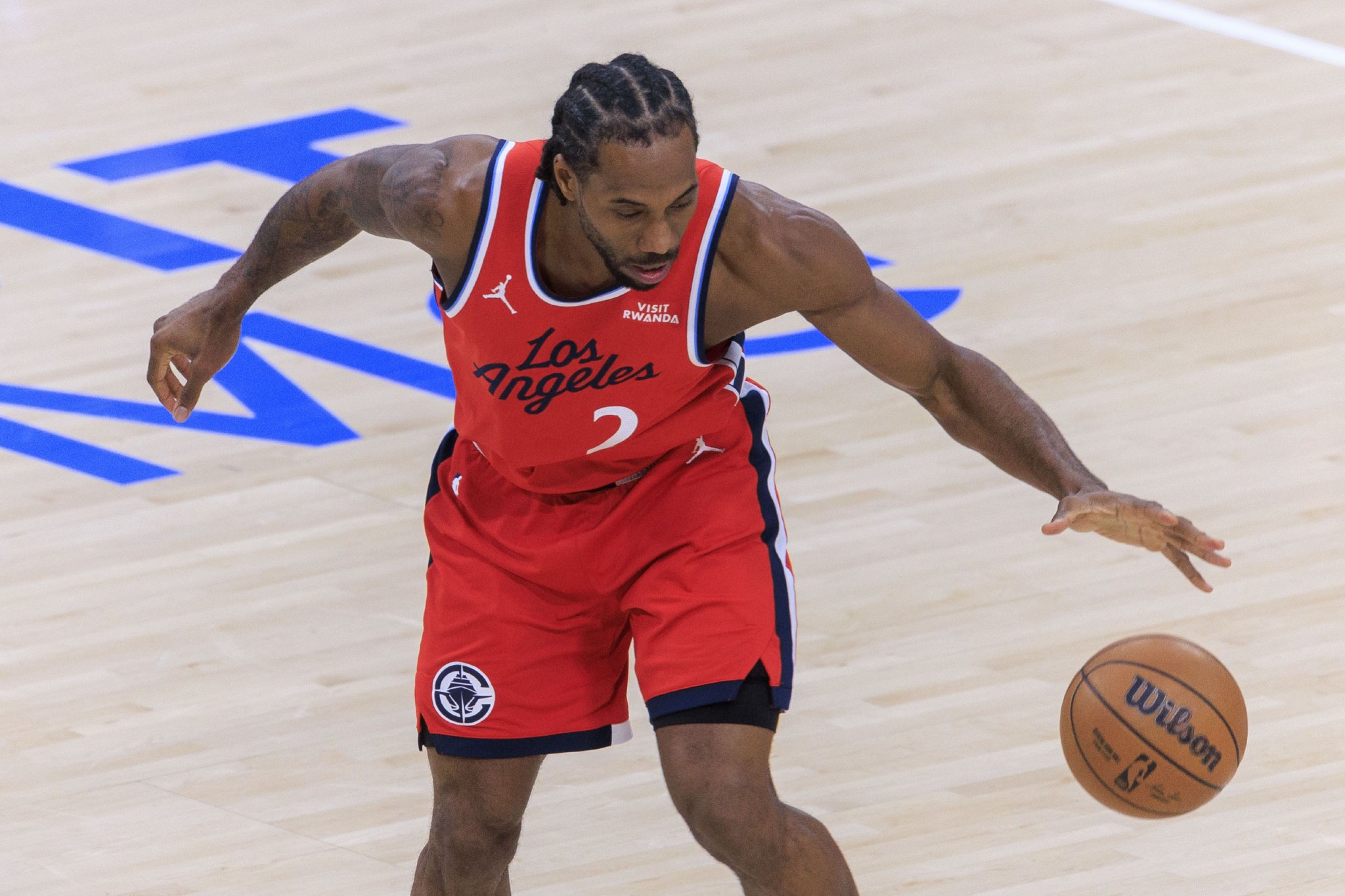 无力回天！伦纳德18中8砍下21+6+2断 最后4分钟被迫提前打卡