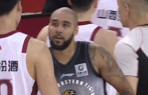 也就你能看！摩尔14中9拿下24分1板4助 正负值-31