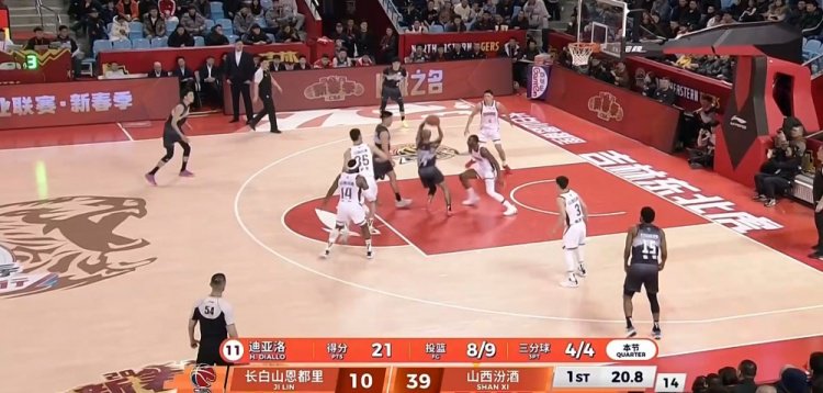 一个人打爆对面整队！迪亚洛首节9中8狂砍21分&个人净胜吉林9分