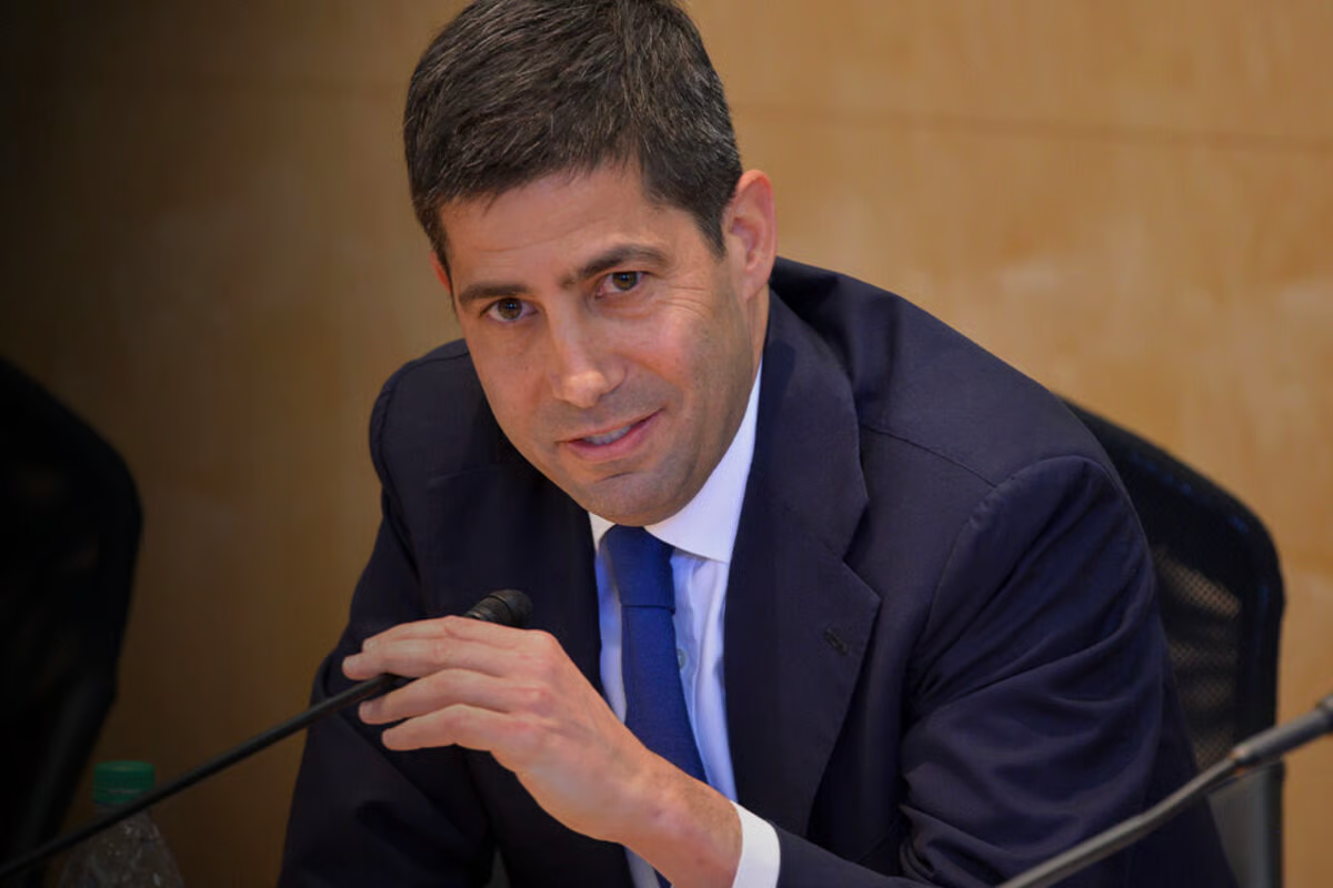 沃什接掌美联储后，“强势美元”时代将终结？全球资产该投向何处