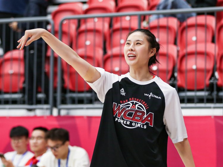 球员兼助理教练！王思雨：用实力和言传身教来带动年轻球员