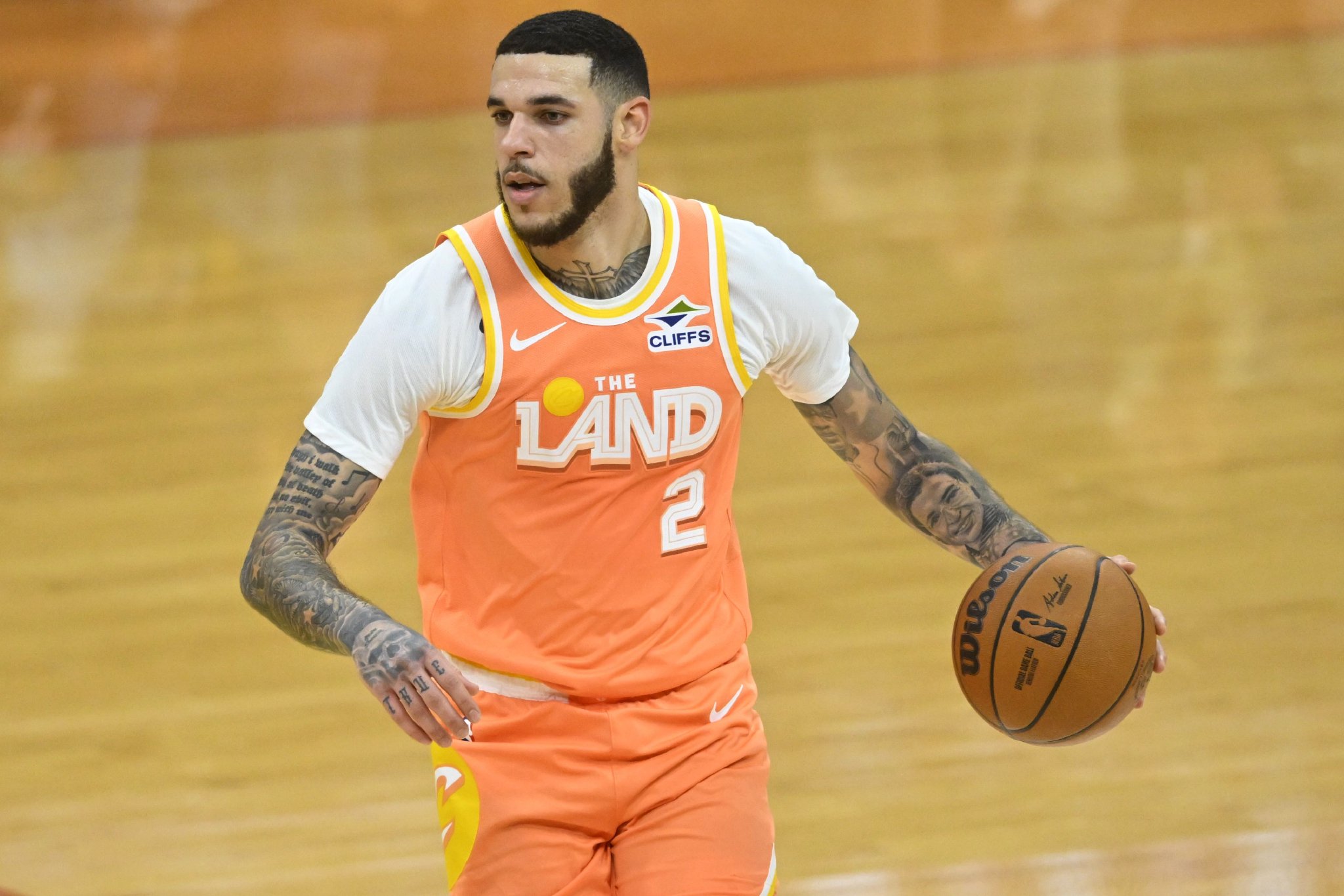 年薪1000万场均4.6分&命中率29.9%！骑士积极寻求送走朗佐·鲍尔