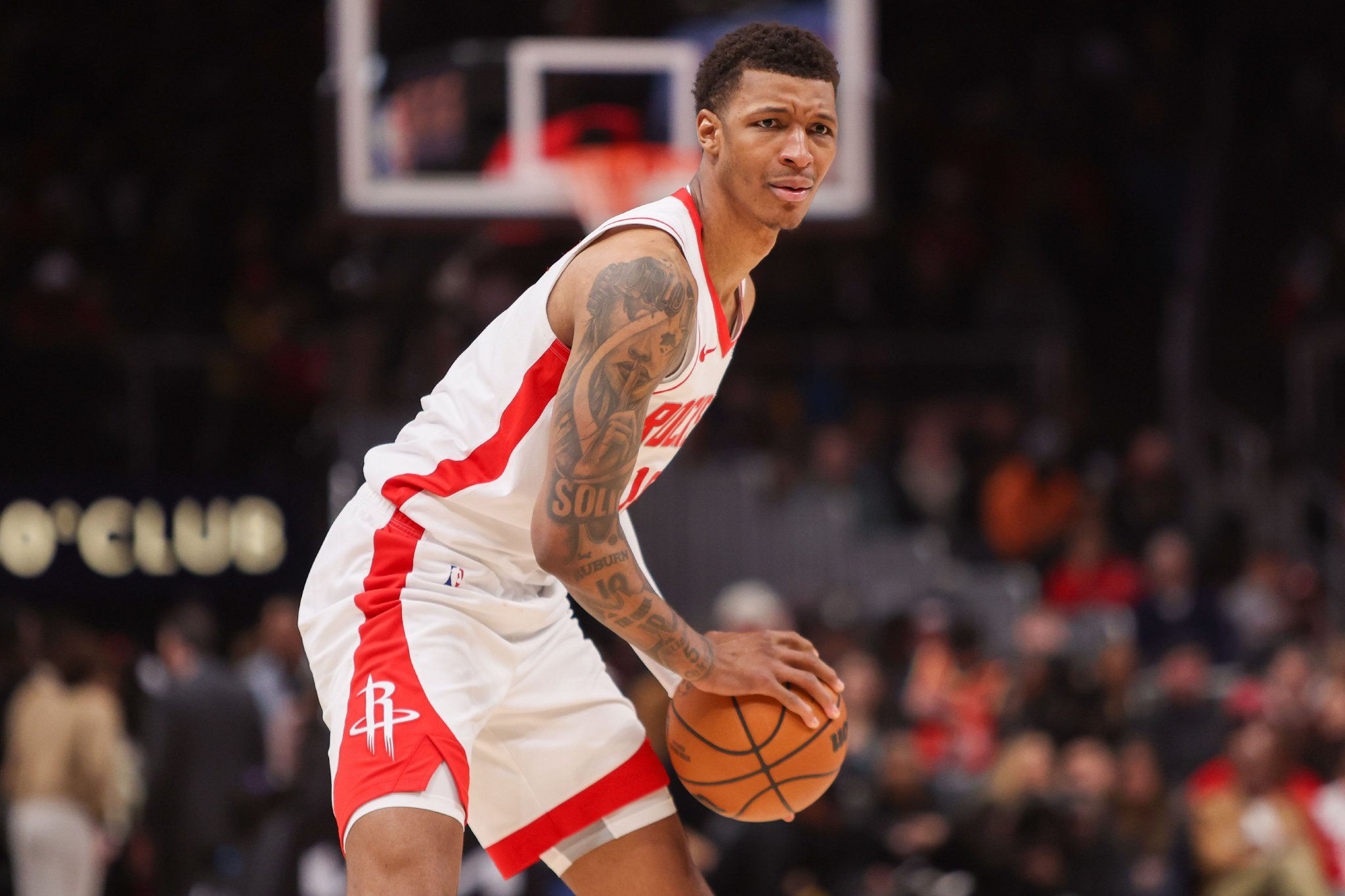 上来有点紧！贾巴里·史密斯首节3中1得3分1板 有次防守滑倒情况